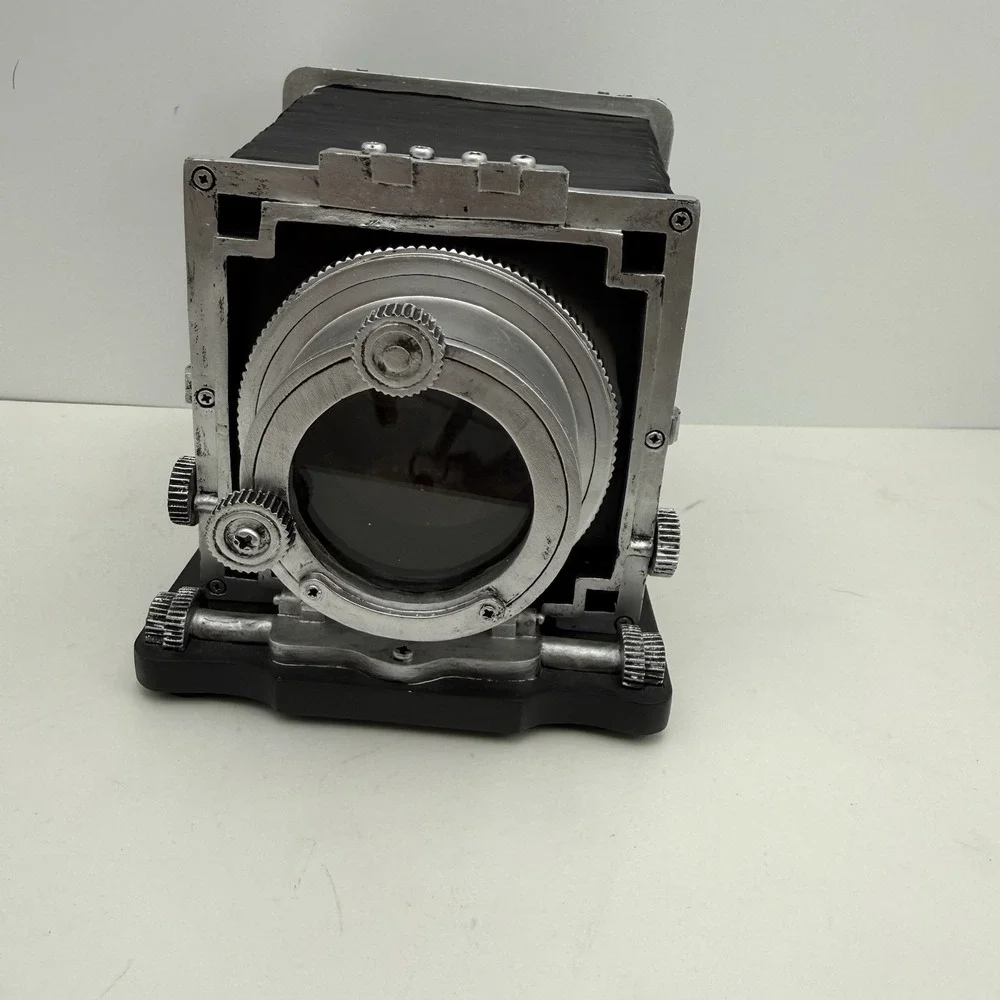 2010 Roman Camera Lens Music Box Animated Christmas Scene 7.5